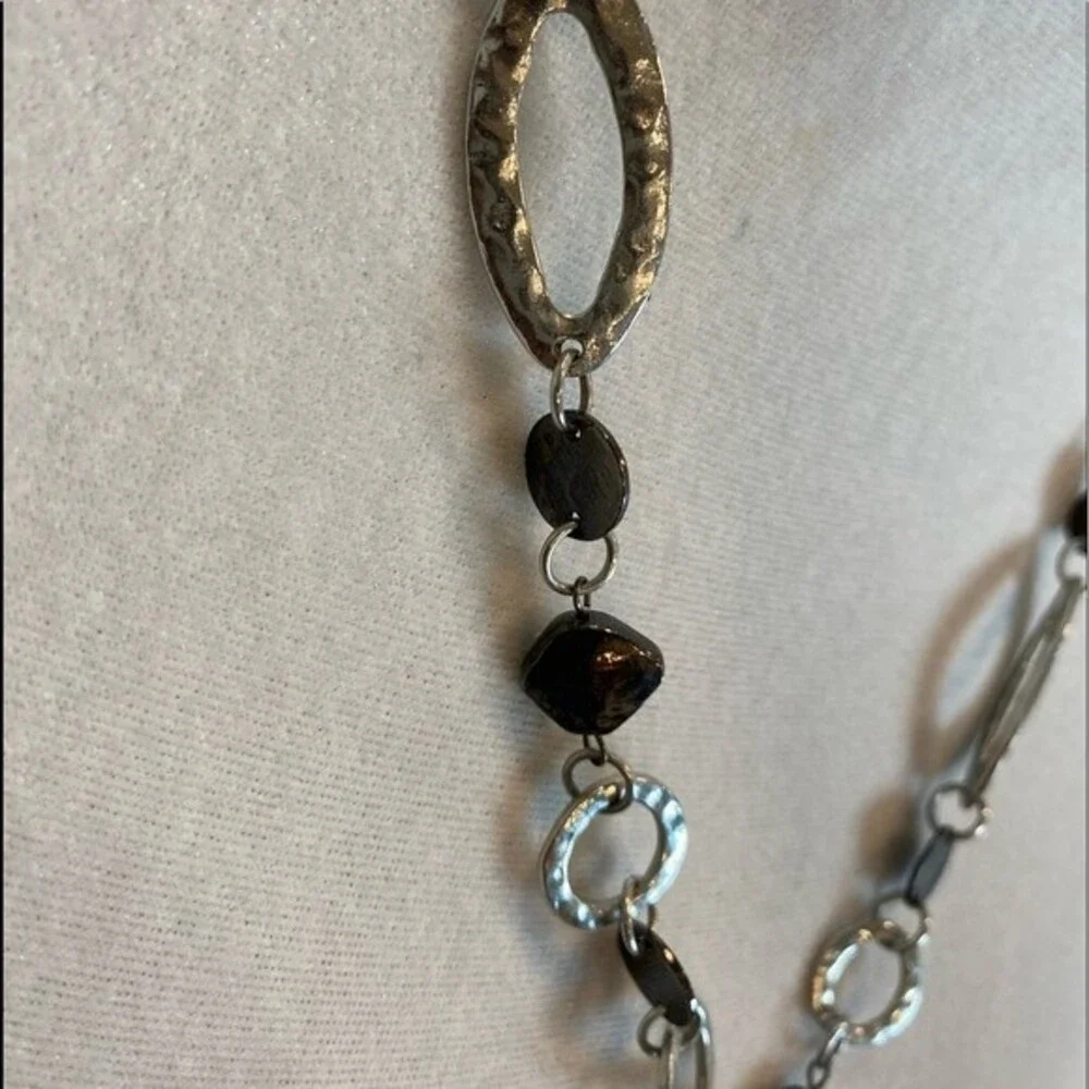 Hammered Silver and Stone Art Deco necklace. Adjustable length